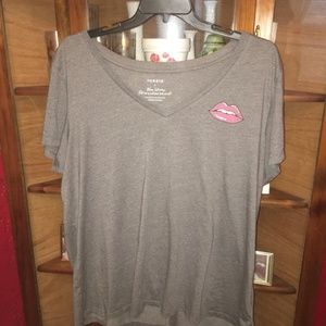 Fun Torrid v-neck tee. Gray with Hot Pink Lips